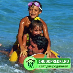 семья на море