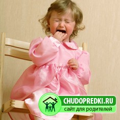 ребенок плачет