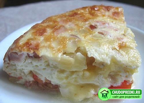 Омлет с колбасой и сыром