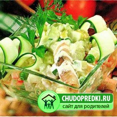 Салат из молодого шпината, картофеля и яиц