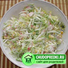 Салат крабовый с капустой