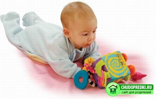Какими должны быть игрушки для детей до года?