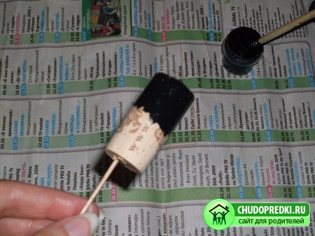 Поделки с детьми. Пчела из пробки