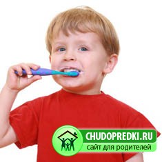 Как чистить зубы ребенку?