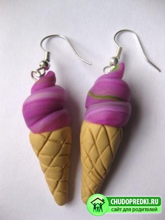 Сережки из пластика