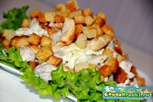 salat s omletom