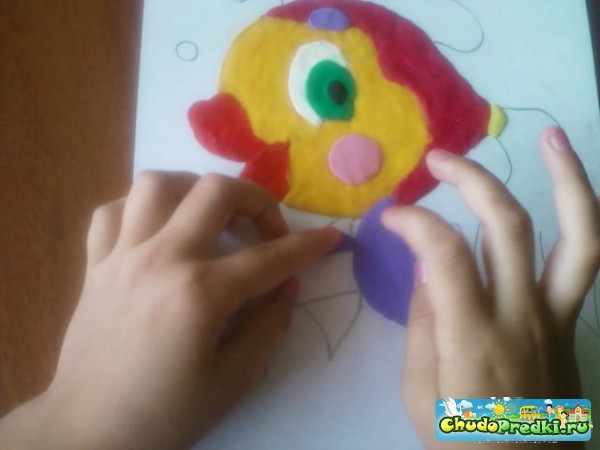 Аппликация из пластилина. Рыбка - художник. Мастер класс с пошаговыми фото