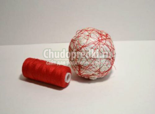 елочная игрушка. Шарик из ленточек