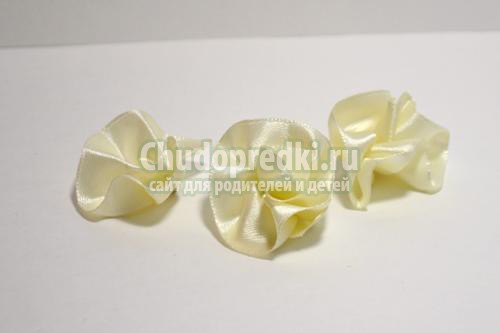 елочная игрушка. Шарик из ленточек