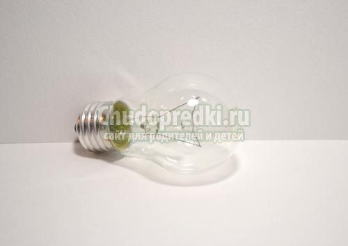 поделки к Новому году. Елочная игрушка из лампочки своими руками