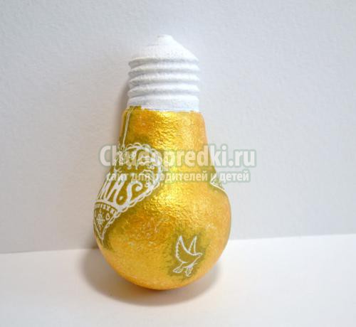 поделки к Новому году. Елочная игрушка из лампочки своими руками