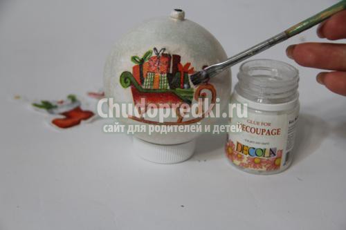 декупаж елочных игрушек. Шар