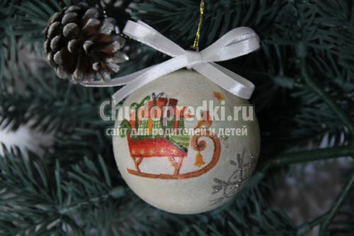 декупаж елочных игрушек. Шар