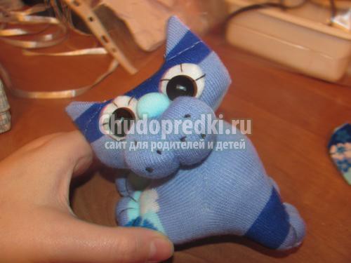 мягкая игрушка. Котик из носочков