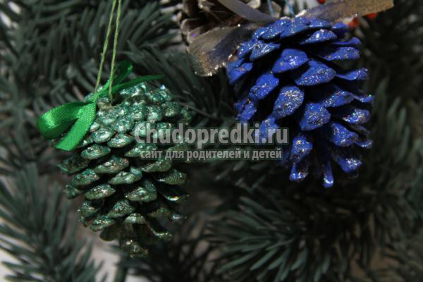 зимние поделки с детьми из шишек