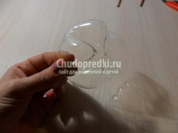 снежинки из пластиковых бутылок
