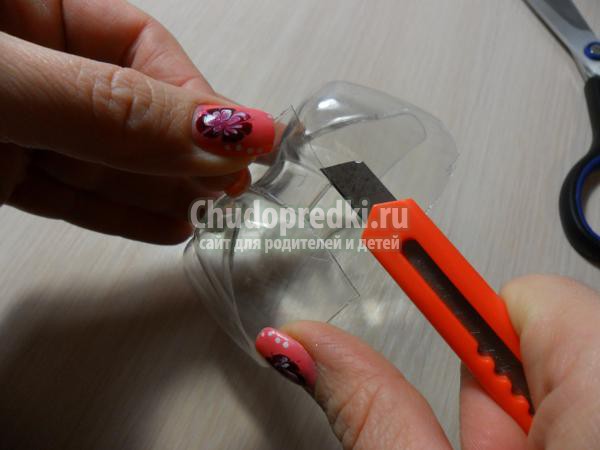 снежинки из пластиковых бутылок