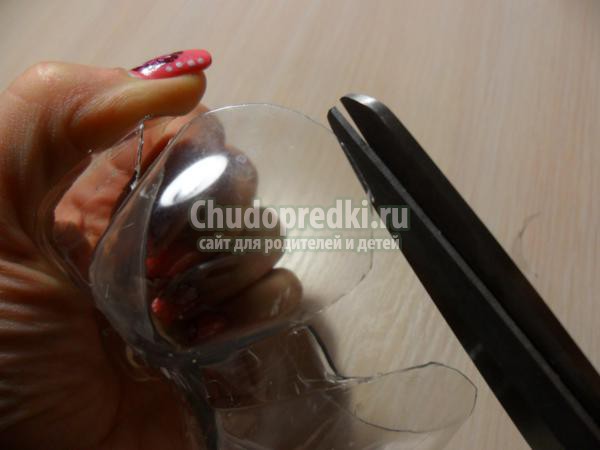 снежинки из пластиковых бутылок