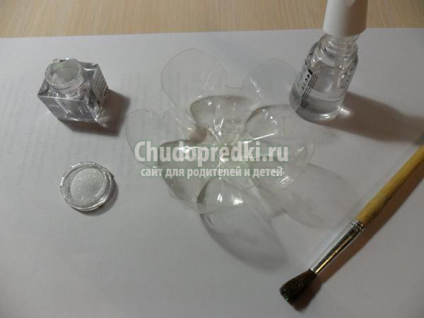 снежинки из пластиковых бутылок