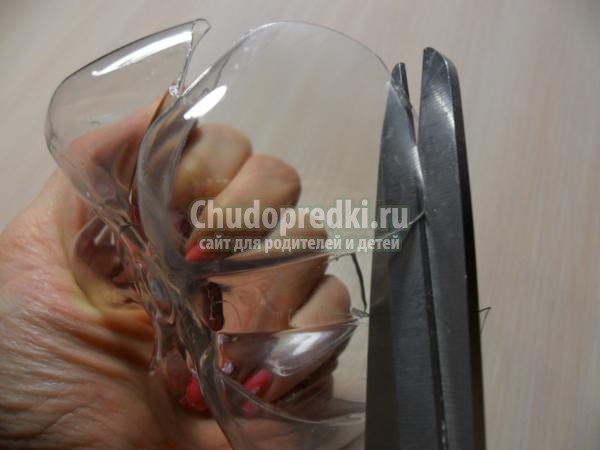 снежинки из пластиковых бутылок