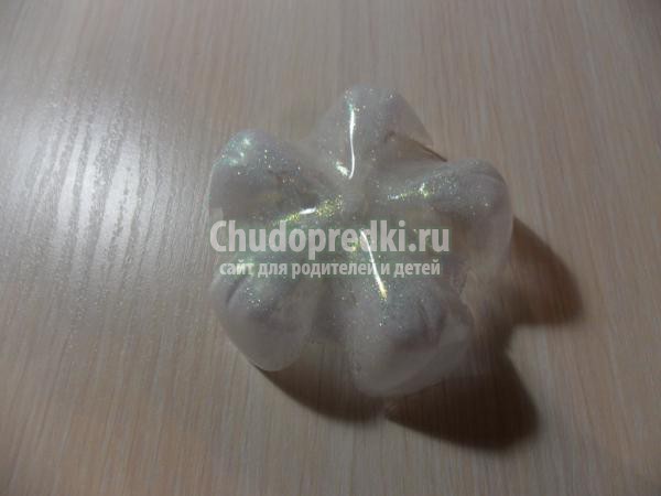снежинки из пластиковых бутылок