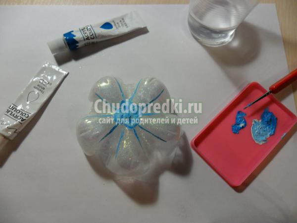 снежинки из пластиковых бутылок