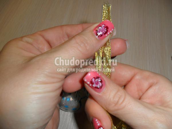 снежинки из пластиковых бутылок