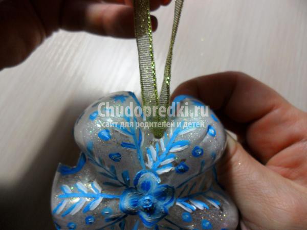 снежинки из пластиковых бутылок