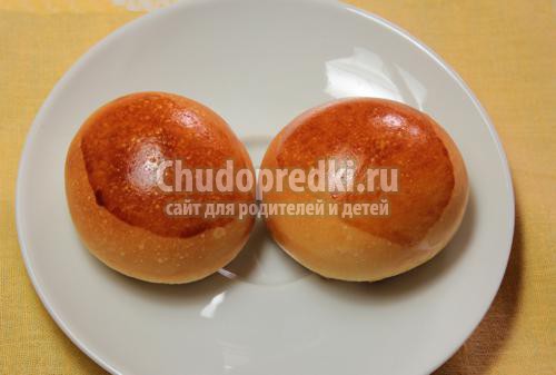 Порционный салат Оливье в булочке
