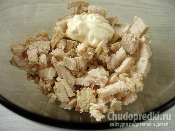 салат слоеный с ананасом и курицей. Сердце