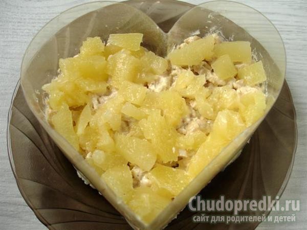 салат слоеный с ананасом и курицей. Сердце