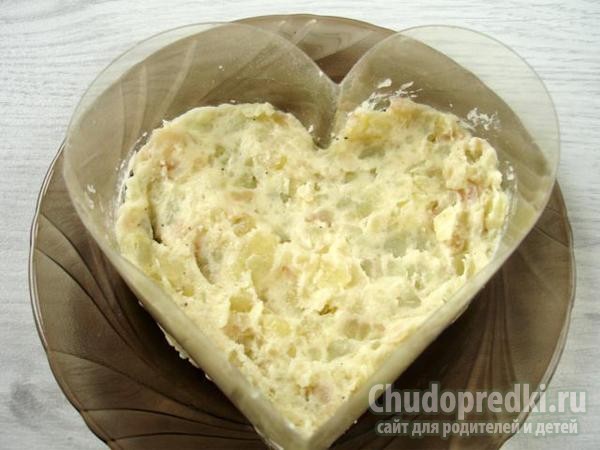 салат слоеный с ананасом и курицей. Сердце