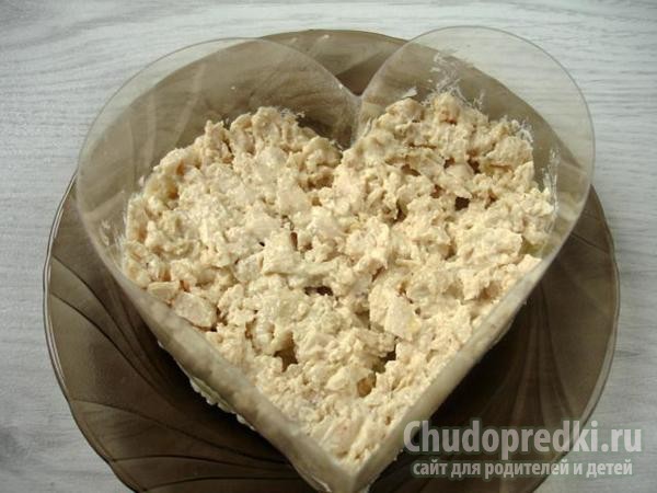 салат слоеный с ананасом и курицей. Сердце