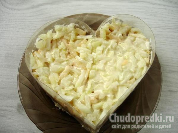 салат слоеный с ананасом и курицей. Сердце