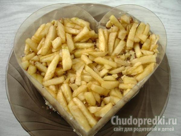 салат слоеный с ананасом и курицей. Сердце