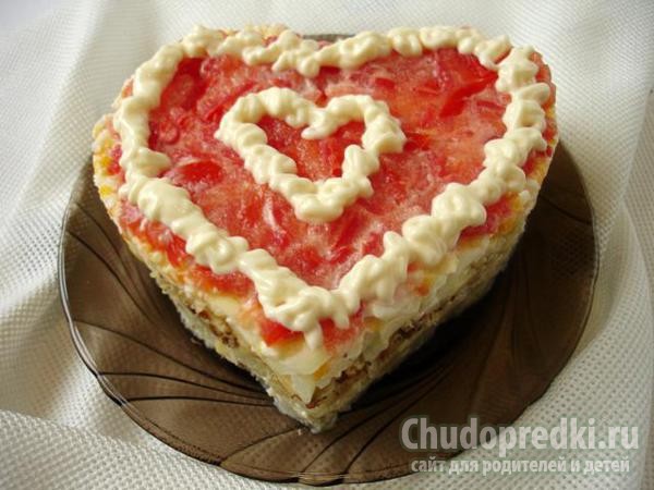 салат слоеный с ананасом и курицей. Сердце
