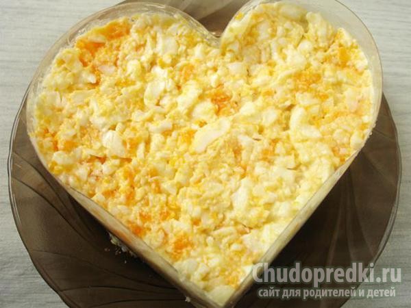 салат слоеный с ананасом и курицей. Сердце