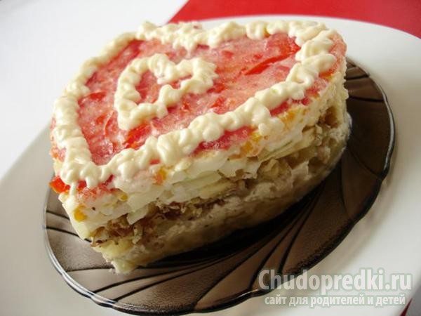 салат слоеный с ананасом и курицей. Сердце