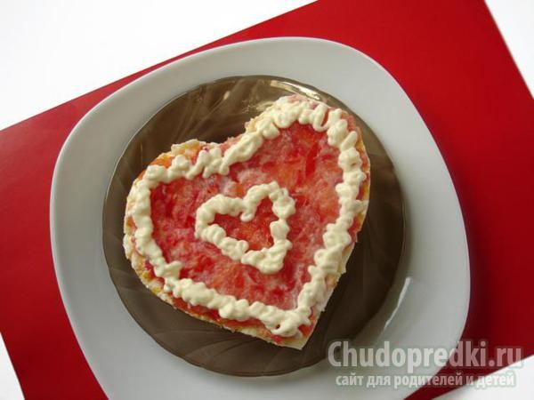 салат слоеный с ананасом и курицей. Сердце