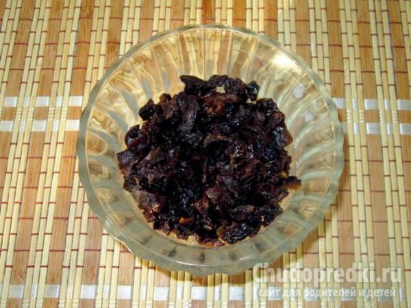 cалат со свеклой и черносливом. Валентинка