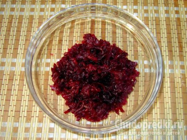 cалат со свеклой и черносливом. Валентинка
