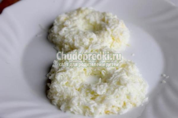 салат на 8 Марта с сыром и сельдью