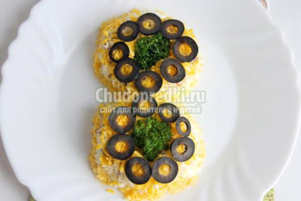 салат на 8 Марта с сыром и сельдью