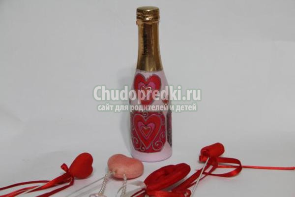 декупаж бутылки шампанского. Сердечки