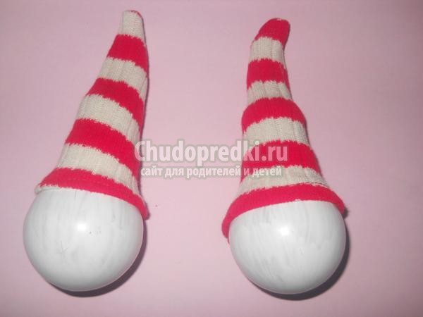 новогодние игрушки. Снеговики из лампочек