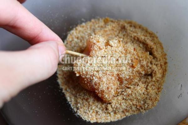 запеченное куриное филе в панировочных сухарях