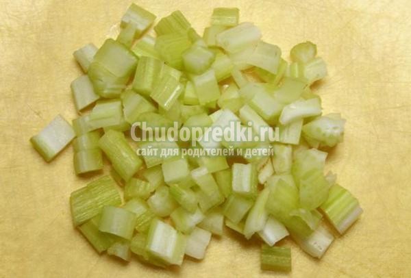 суп из курицы с сельдереем