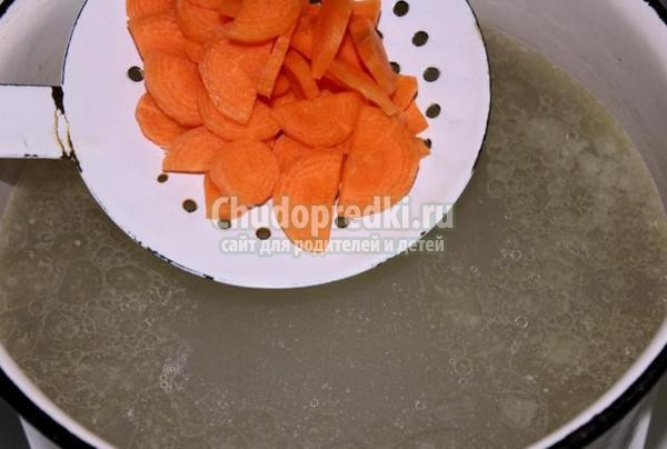 острый куриный суп с карри