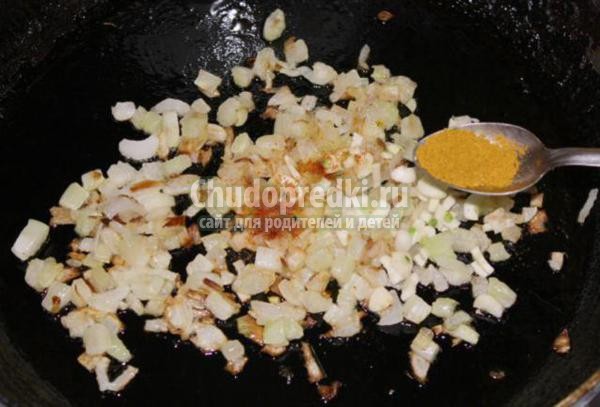 острый куриный суп с карри
