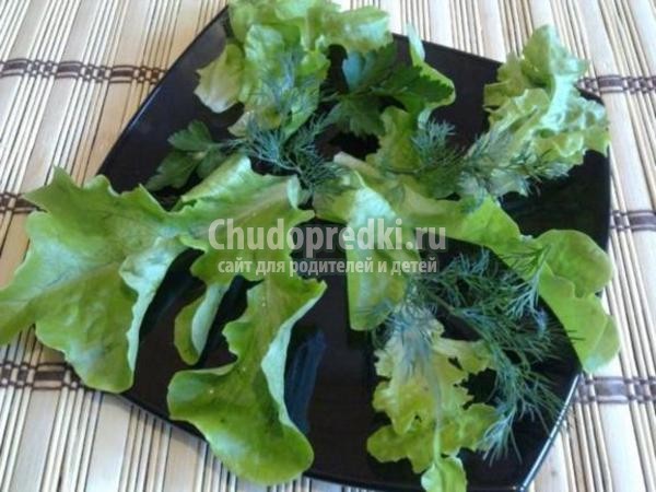 салат из курицы с грушами, луком и сельдереем